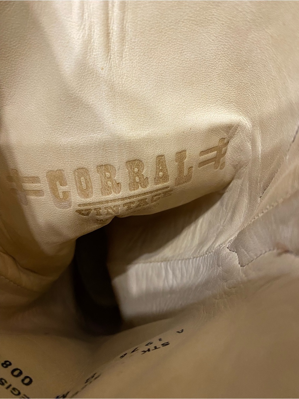 Corral Vintage Heart and Wing Boots 8M - Picture 10 of 10